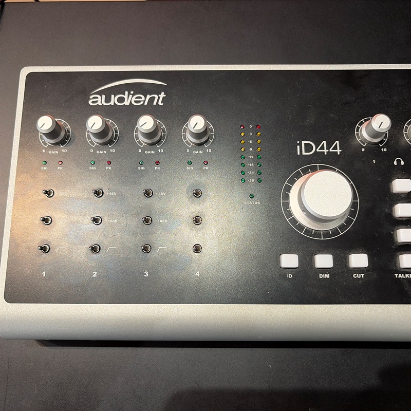 audient iD44の画像